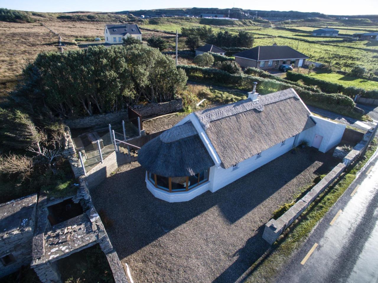 Storytellers Cottage Ballycotteen Exterior foto