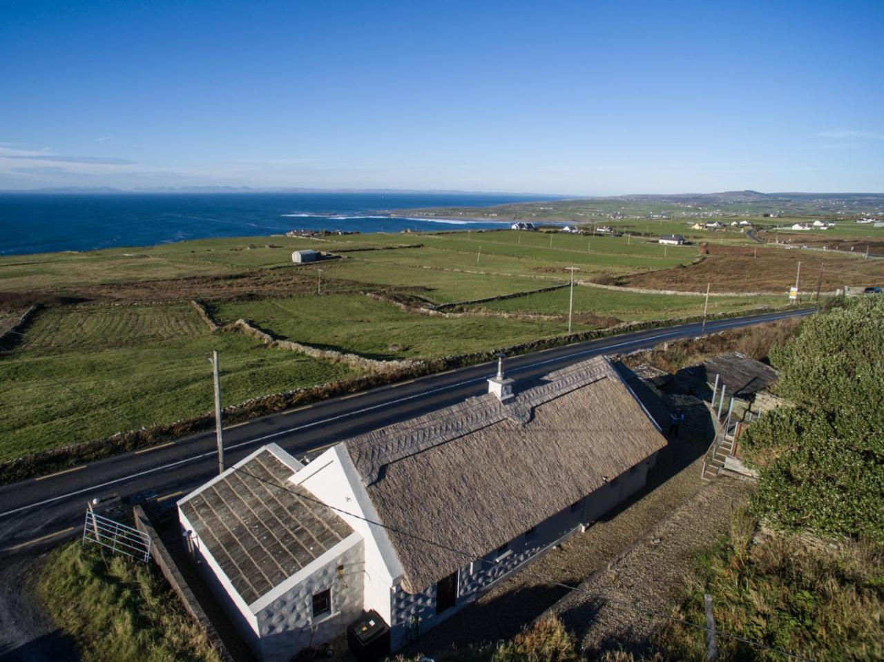 Storytellers Cottage Ballycotteen Exterior foto